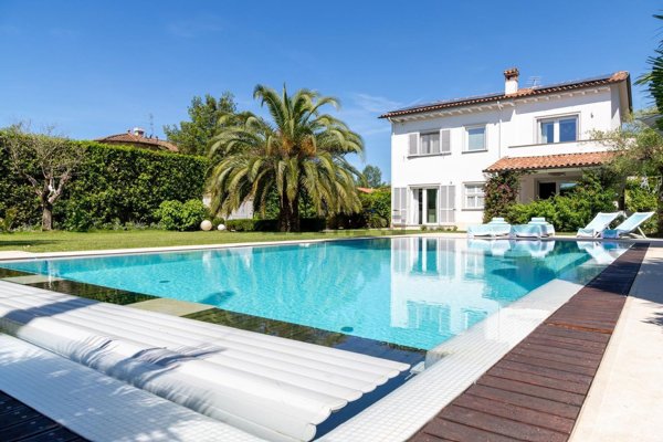 casa indipendente in vendita a Forte dei Marmi in zona Vittoria Apuana