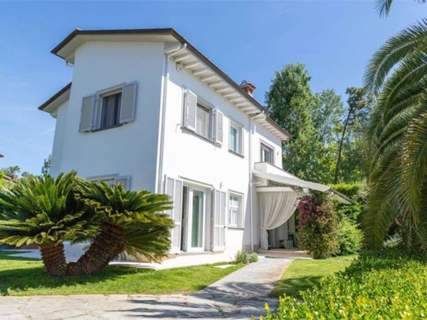 casa indipendente in vendita a Forte dei Marmi in zona Vittoria Apuana