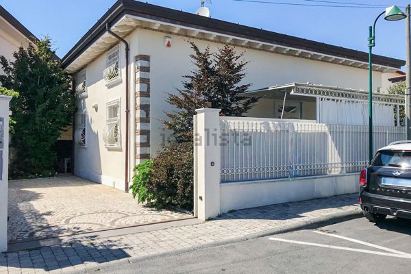 casa indipendente in vendita a Forte dei Marmi