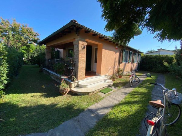 casa indipendente in vendita a Forte dei Marmi in zona Vittoria Apuana