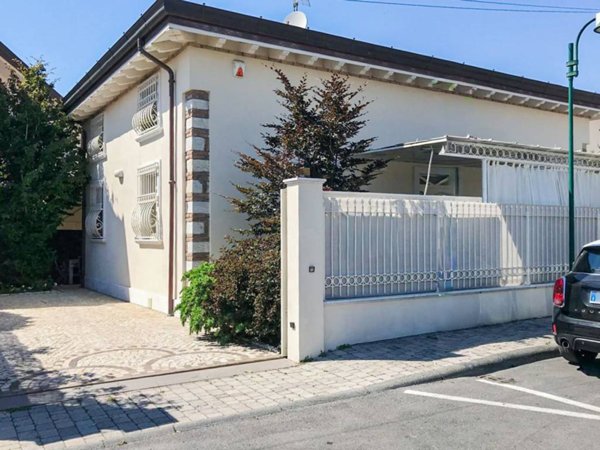 casa indipendente in vendita a Forte dei Marmi