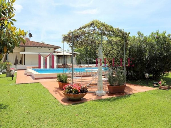 casa indipendente in vendita a Forte dei Marmi in zona Vaiana