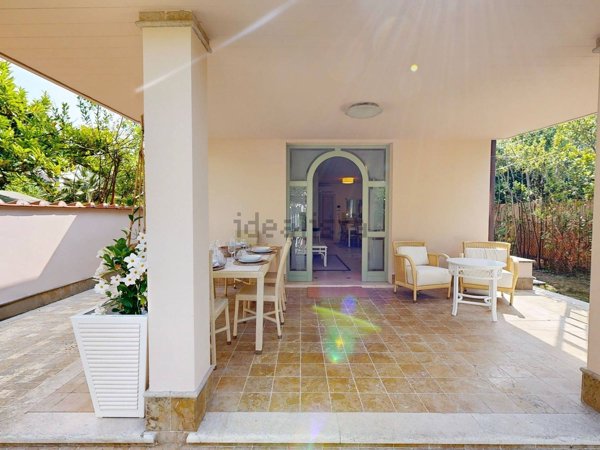 casa indipendente in vendita a Forte dei Marmi in zona Vittoria Apuana
