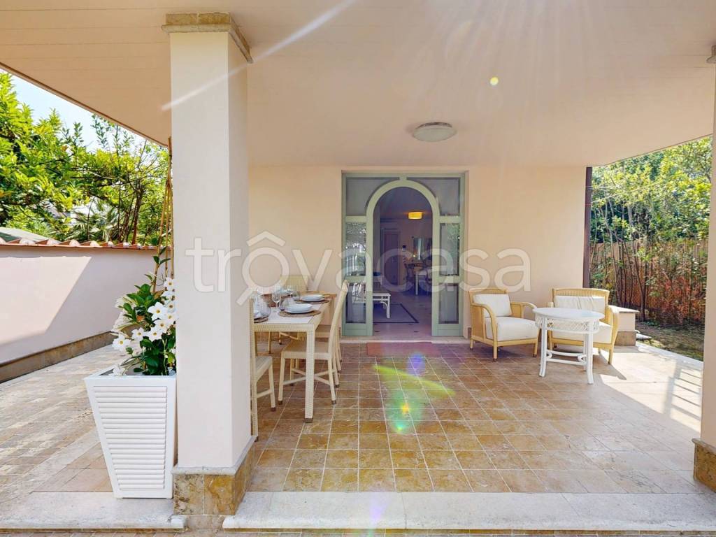 casa indipendente in vendita a Forte dei Marmi in zona Vittoria Apuana