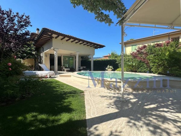 casa indipendente in vendita a Forte dei Marmi in zona Vittoria Apuana