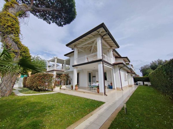 casa indipendente in vendita a Forte dei Marmi