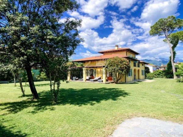 casa indipendente in vendita a Forte dei Marmi