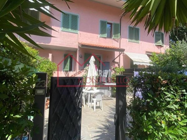 casa indipendente in vendita a Forte dei Marmi in zona Vittoria Apuana