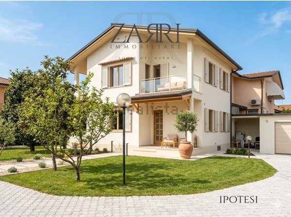 casa indipendente in vendita a Forte dei Marmi