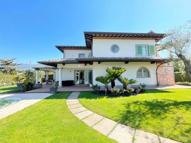 casa indipendente in vendita a Forte dei Marmi in zona Vittoria Apuana