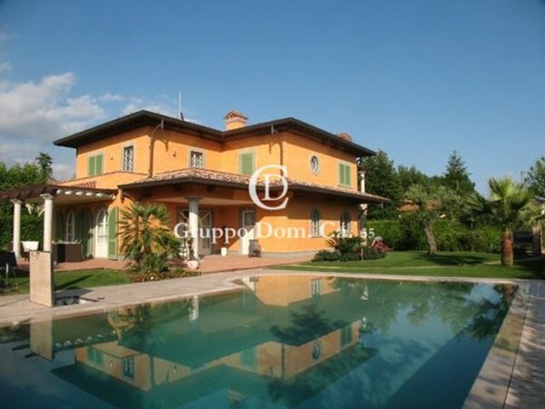 casa indipendente in vendita a Forte dei Marmi in zona Vittoria Apuana