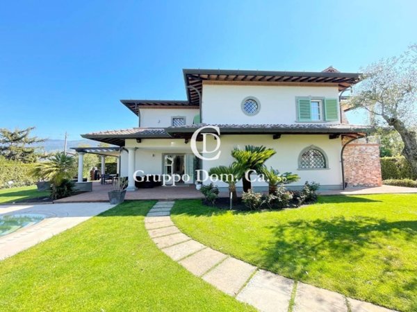 casa indipendente in vendita a Forte dei Marmi in zona Vittoria Apuana