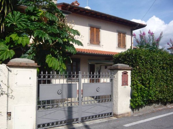 casa indipendente in vendita a Forte dei Marmi