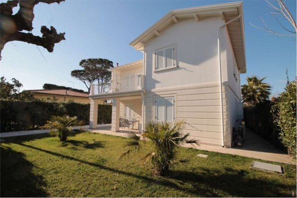 casa indipendente in vendita a Forte dei Marmi in zona Vittoria Apuana