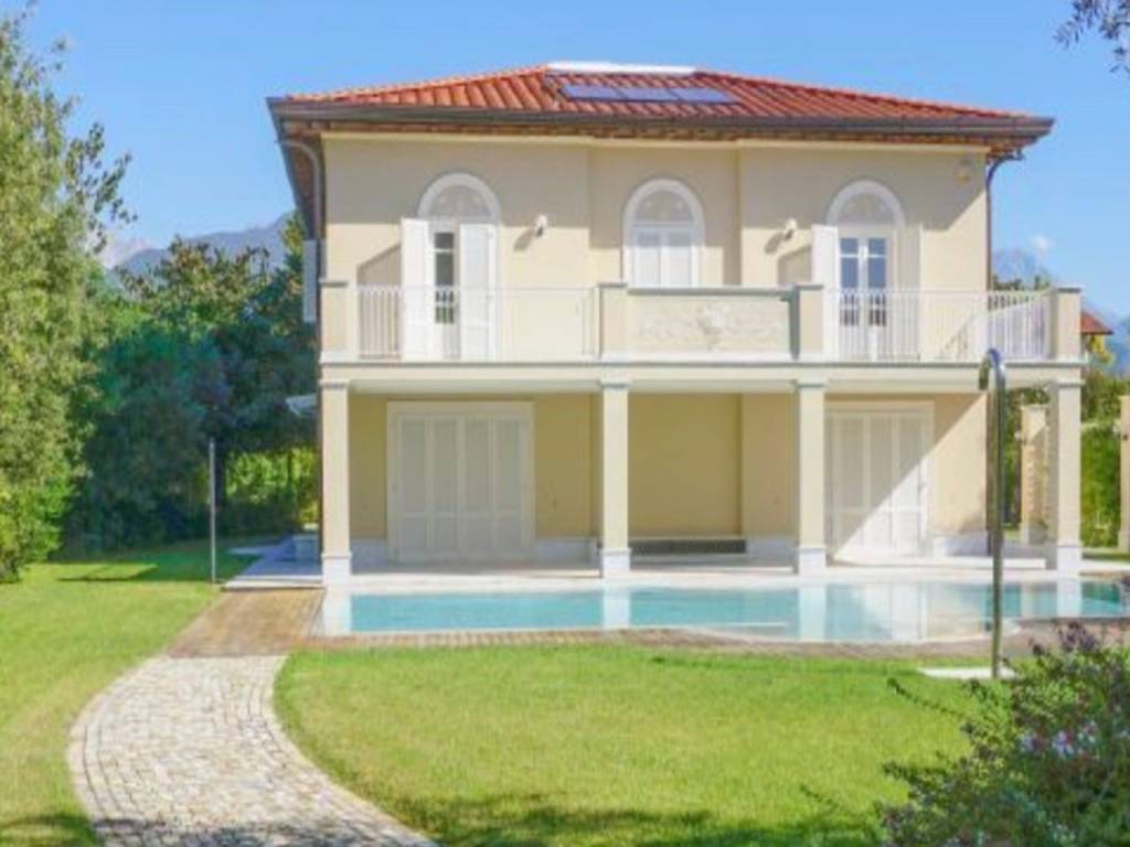 casa indipendente in vendita a Forte dei Marmi in zona Vittoria Apuana