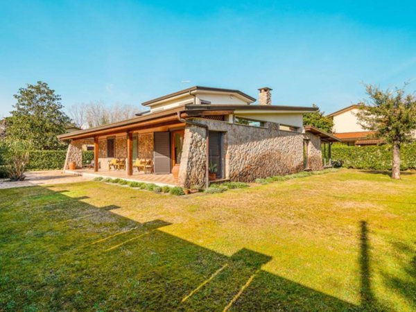casa indipendente in vendita a Forte dei Marmi in zona Vittoria Apuana