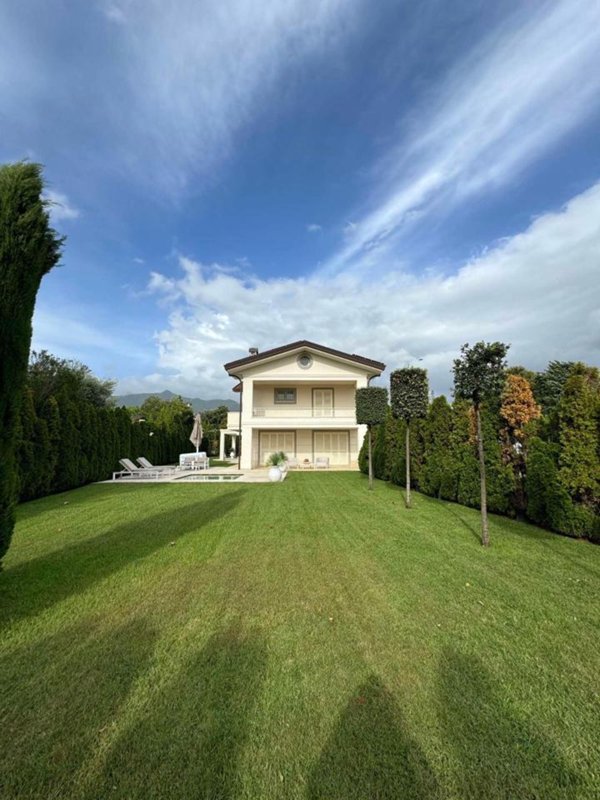 casa indipendente in vendita a Forte dei Marmi in zona Vittoria Apuana