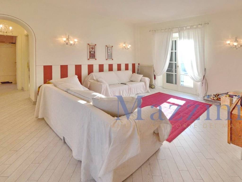 appartamento in vendita a Forte dei Marmi in zona Roma Imperiale