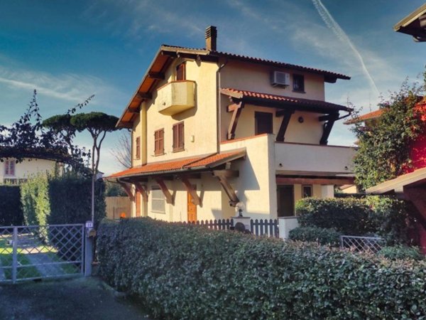 casa indipendente in vendita a Forte dei Marmi