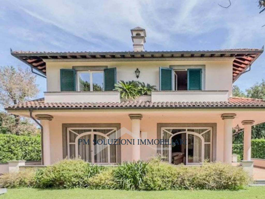 casa indipendente in vendita a Forte dei Marmi in zona Vittoria Apuana