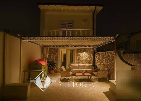 casa indipendente in vendita a Forte dei Marmi