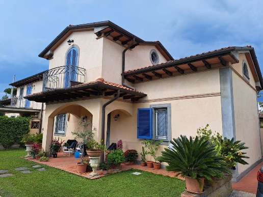 casa indipendente in vendita a Forte dei Marmi