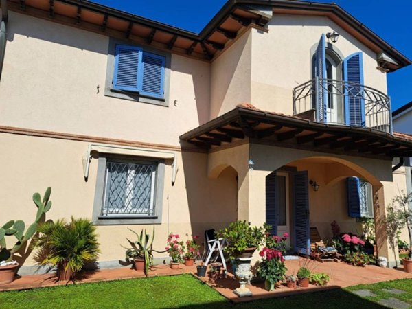 casa indipendente in vendita a Forte dei Marmi