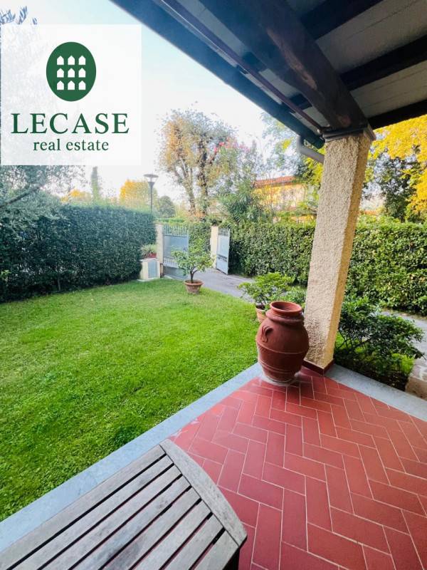 casa indipendente in vendita a Forte dei Marmi in zona Vittoria Apuana