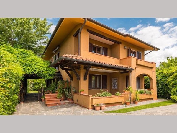 casa indipendente in vendita a Forte dei Marmi