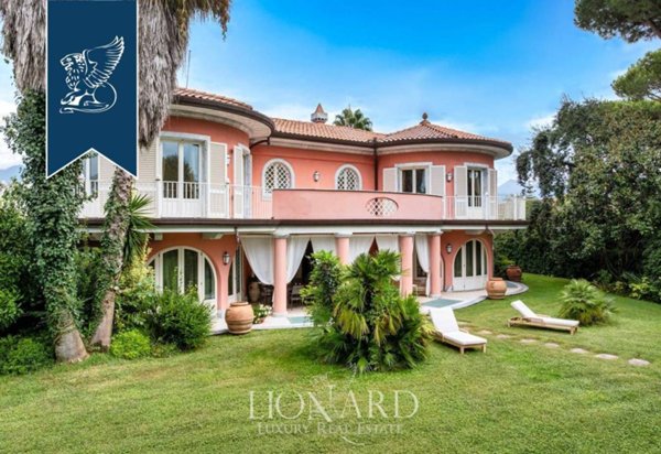 casa indipendente in vendita a Forte dei Marmi in zona Roma Imperiale