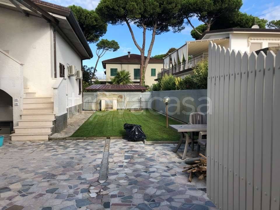 casa indipendente in vendita a Forte dei Marmi in zona Vittoria Apuana