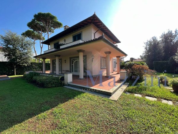 casa indipendente in vendita a Forte dei Marmi in zona Vittoria Apuana