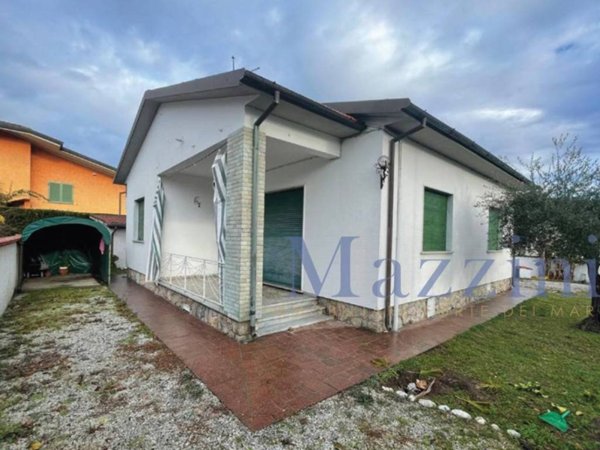 casa indipendente in vendita a Forte dei Marmi in zona Vittoria Apuana