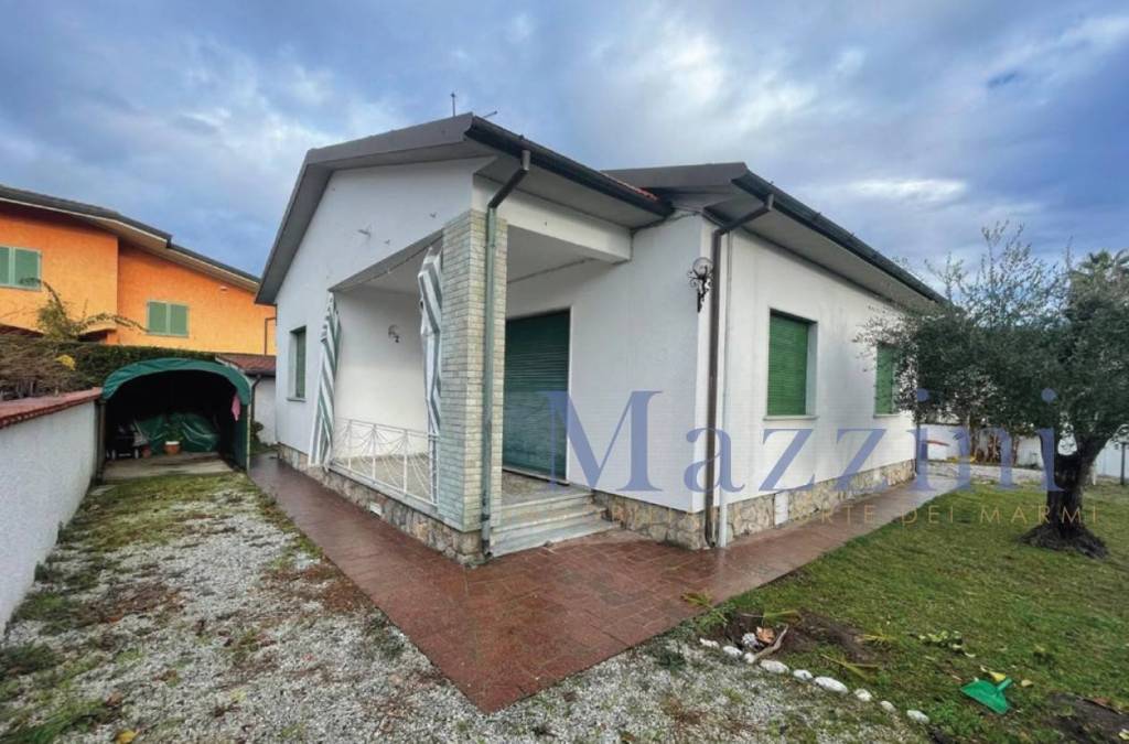 casa indipendente in vendita a Forte dei Marmi in zona Vittoria Apuana