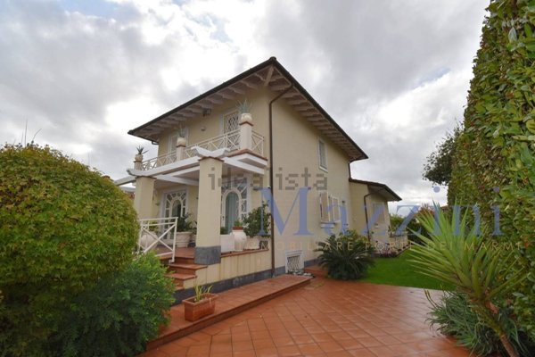casa indipendente in vendita a Forte dei Marmi