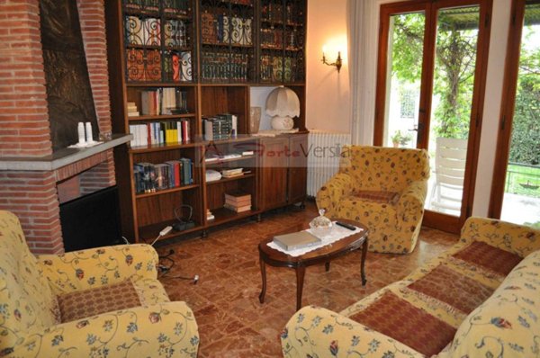 casa indipendente in vendita a Forte dei Marmi