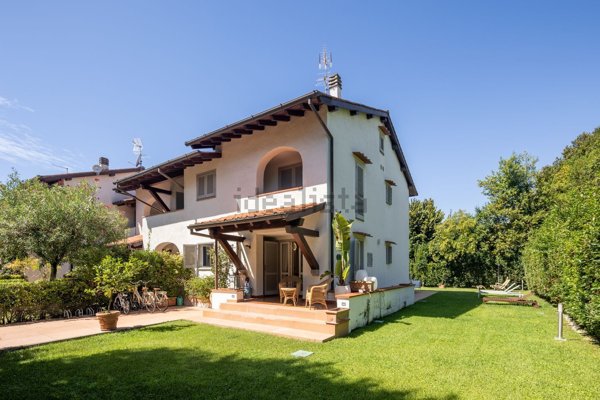 casa indipendente in vendita a Forte dei Marmi