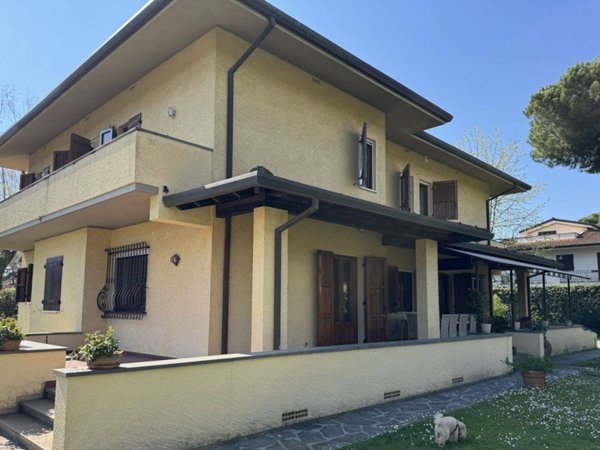 casa indipendente in vendita a Forte dei Marmi