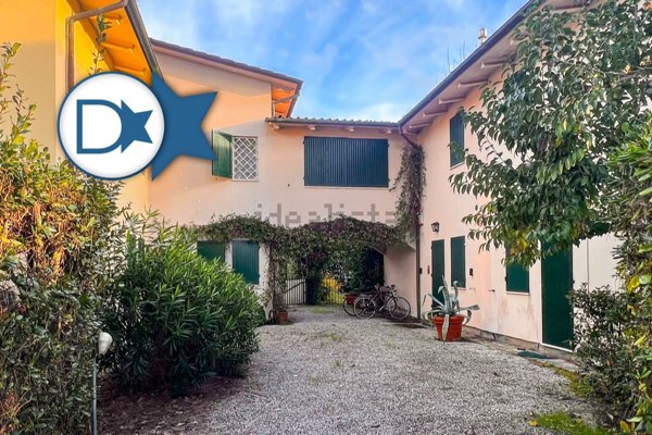 casa indipendente in vendita a Forte dei Marmi in zona Vittoria Apuana