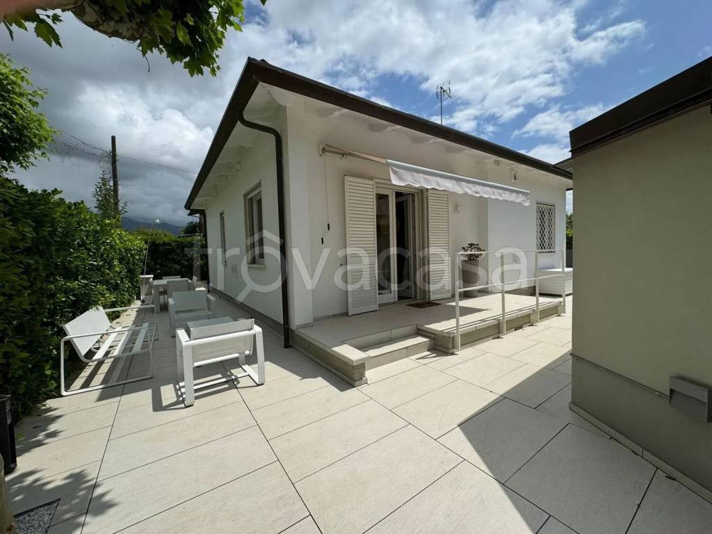 casa indipendente in vendita a Forte dei Marmi