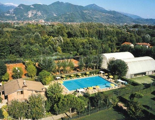 casa indipendente in vendita a Forte dei Marmi
