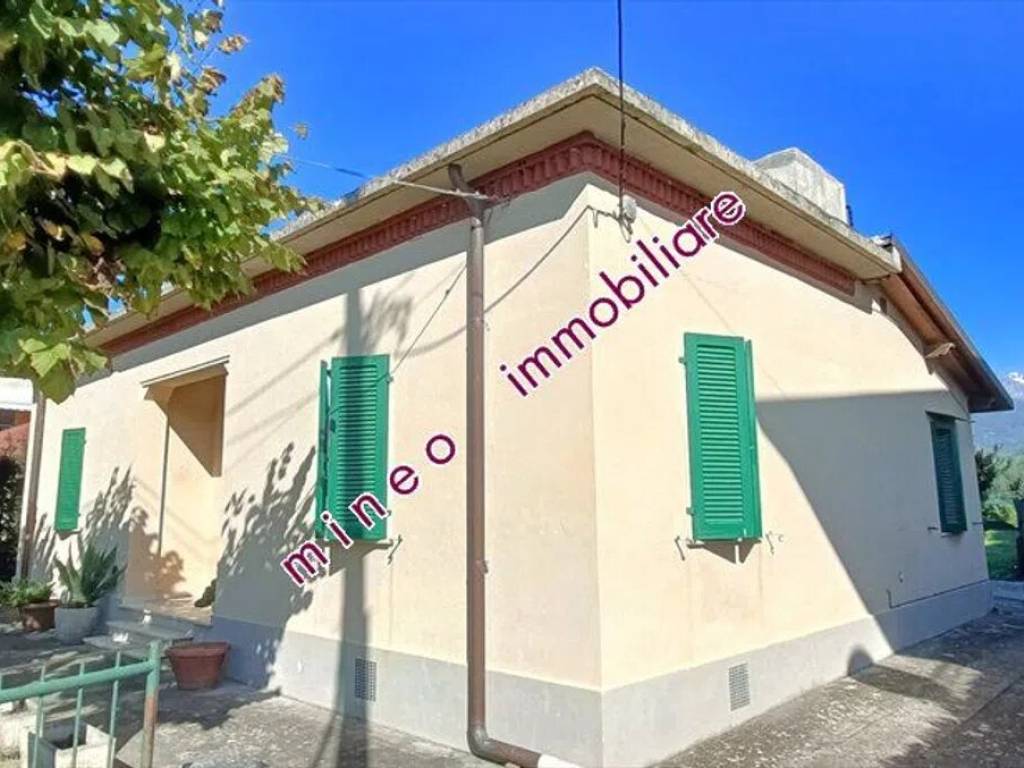 casa indipendente in vendita a Forte dei Marmi in zona Vaiana