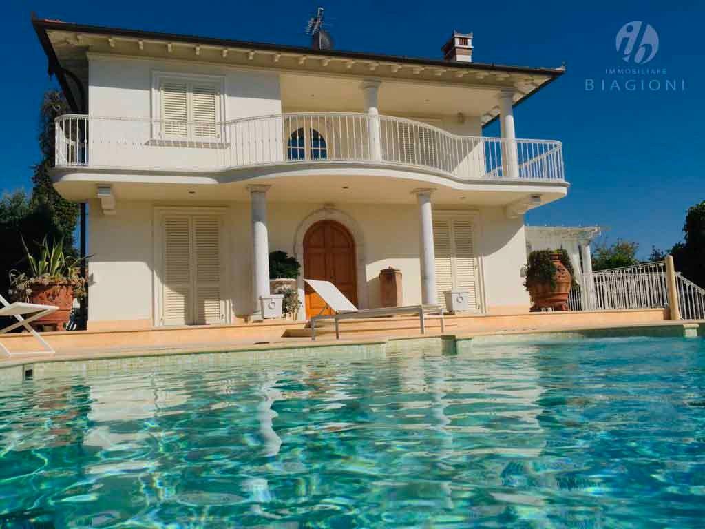 casa indipendente in vendita a Forte dei Marmi in zona Vaiana