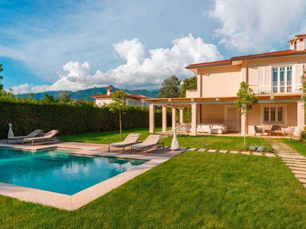 casa indipendente in vendita a Forte dei Marmi