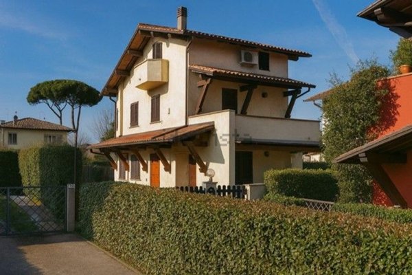 casa indipendente in vendita a Forte dei Marmi
