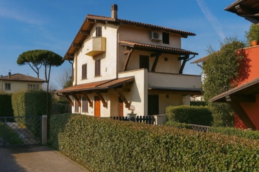 casa indipendente in vendita a Forte dei Marmi in zona Vittoria Apuana