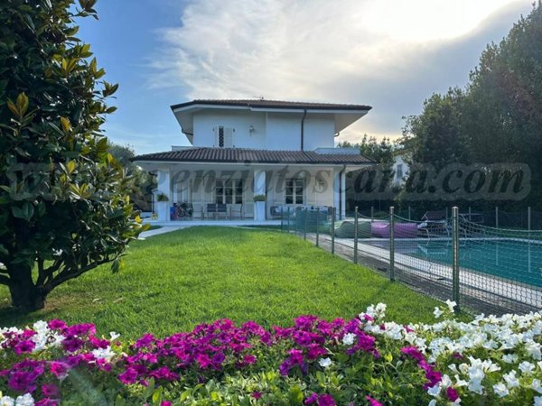 casa indipendente in vendita a Forte dei Marmi