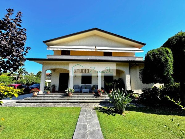casa indipendente in vendita a Forte dei Marmi