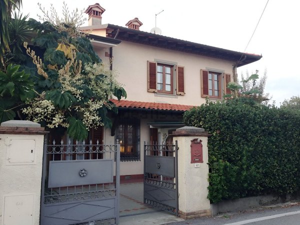 casa indipendente in vendita a Forte dei Marmi