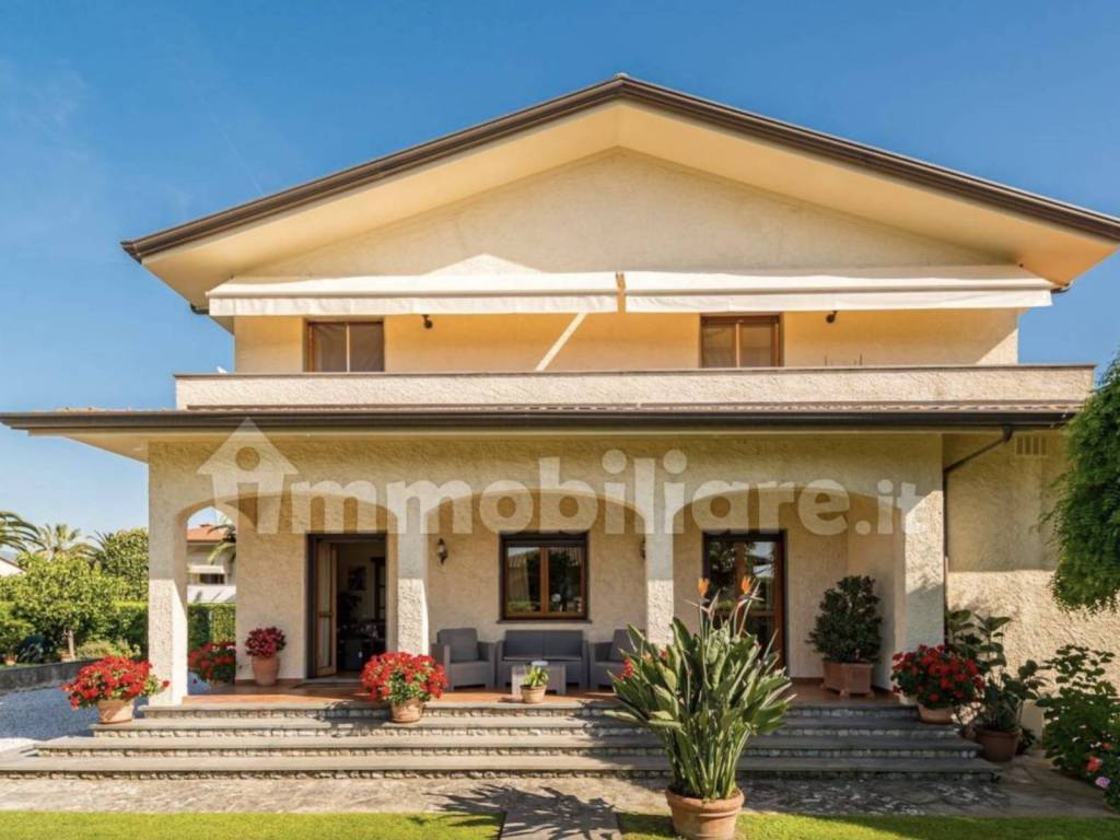 casa indipendente in vendita a Forte dei Marmi in zona Vaiana